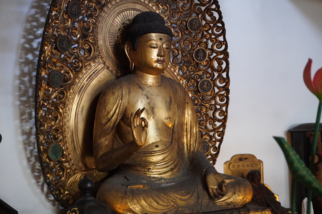 木造阿弥陀如来坐像（お盆・春秋彼岸施餓鬼会法要時、回向申込者のみ参拝可能）