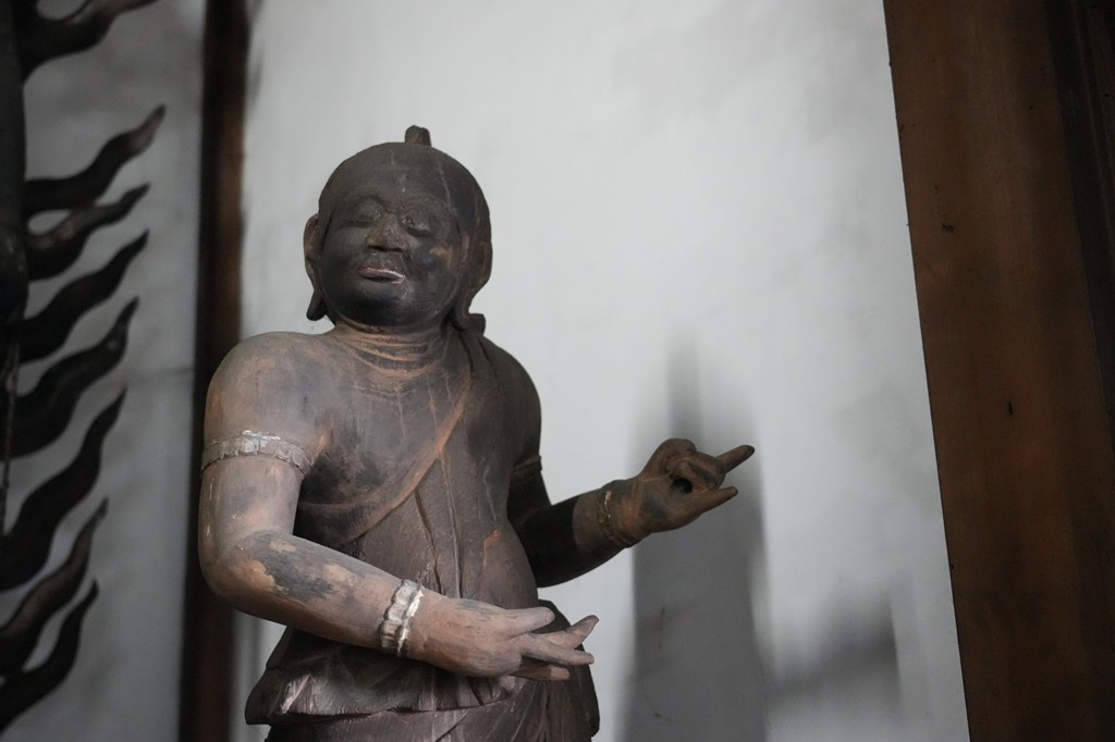 木造不動明王立像及び矜羯羅童子・制多迦童子立像（国指定重要文化財）