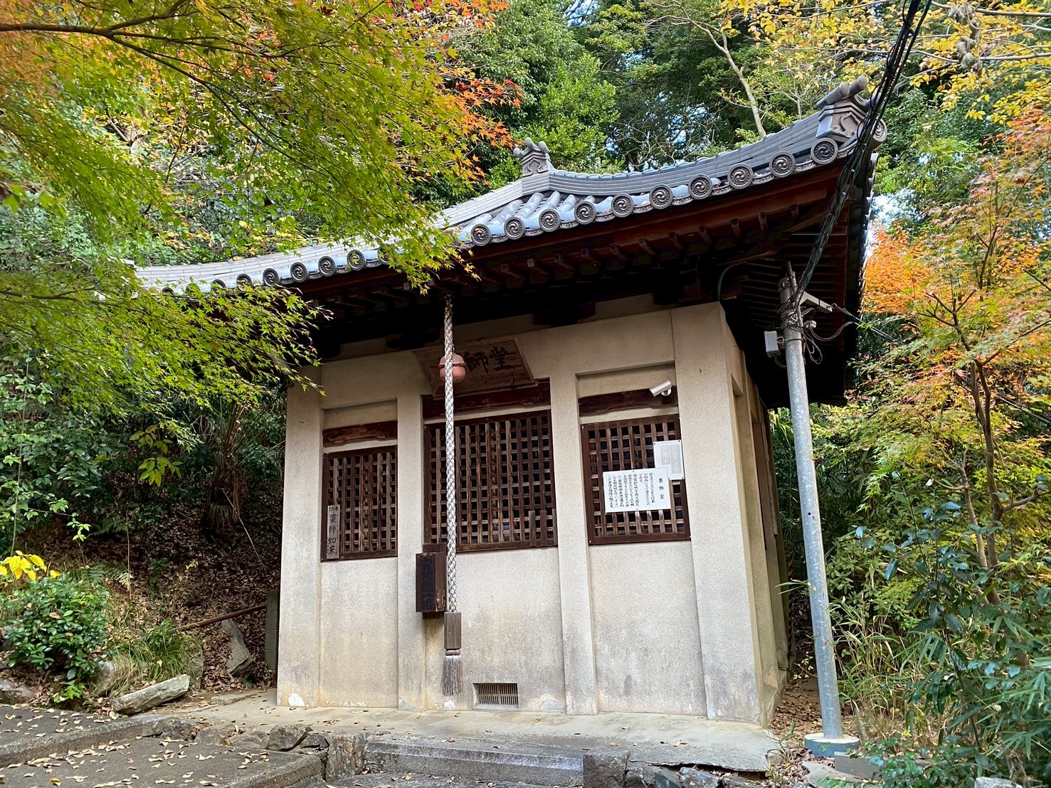 護摩堂・経堂・常寂光堂・愛染堂・薬師堂・弁天堂・鐘楼