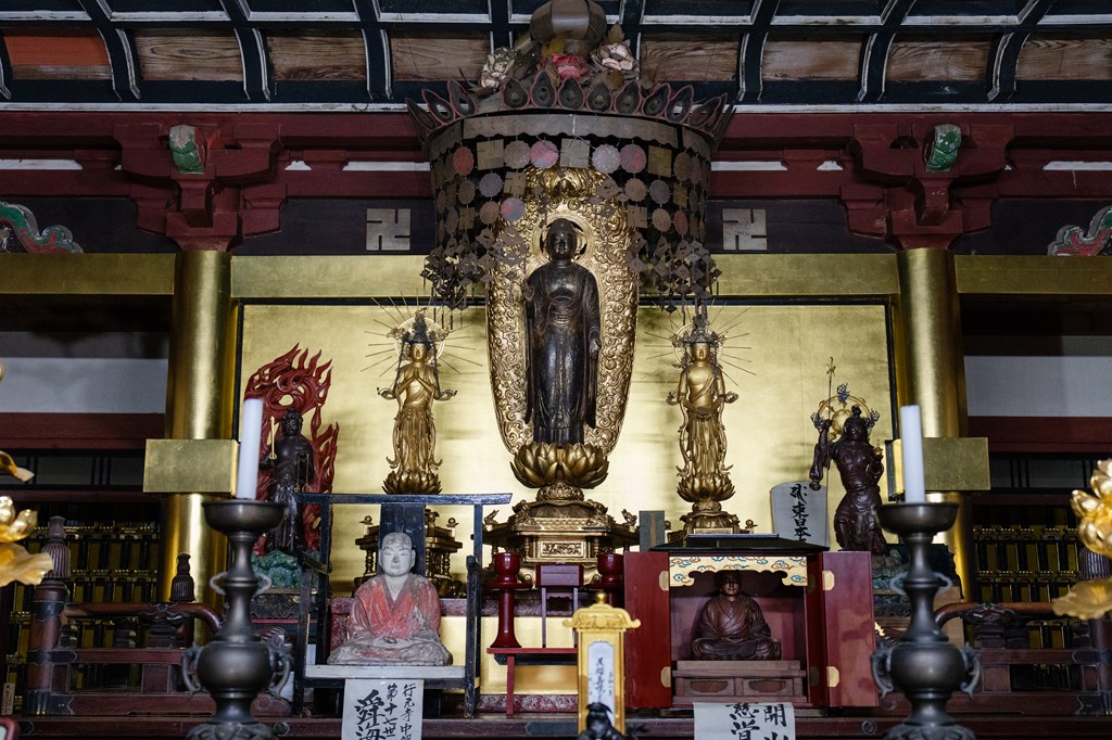 御本尊・木造阿弥陀如来立像（千葉県指定有形文化財）