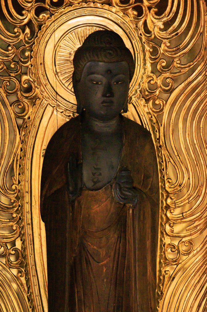 ご本尊・薬師如来立像