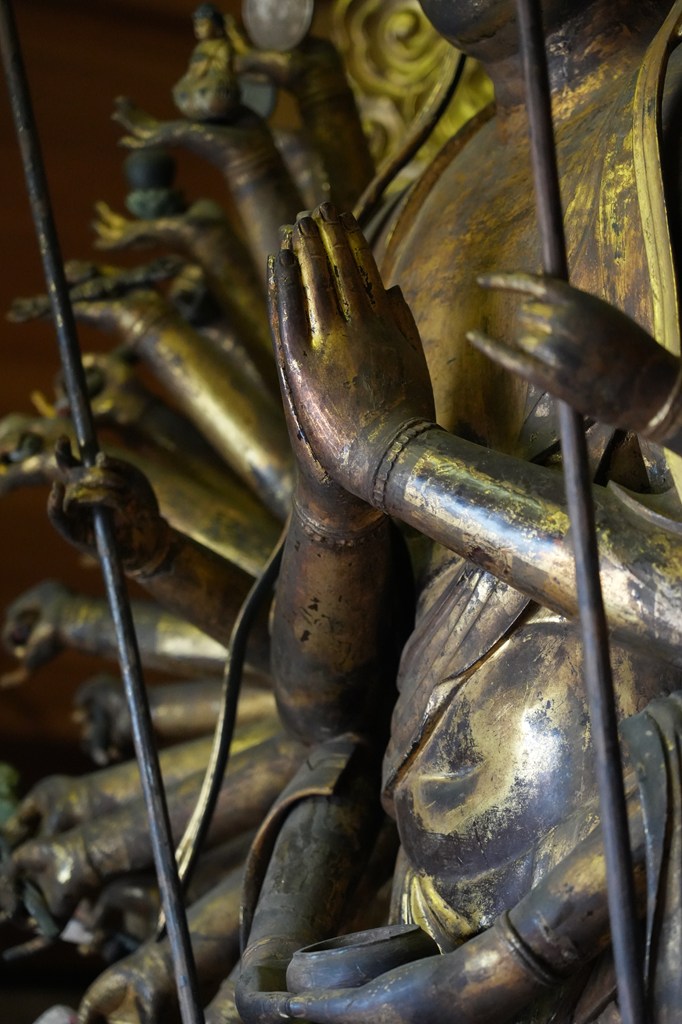 秘仏御本尊・木造十一面千手観音立像（国指定重要文化財）