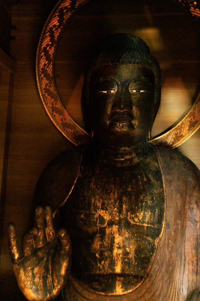 ご本尊・薬師如来坐像　（国指定重要文化財）