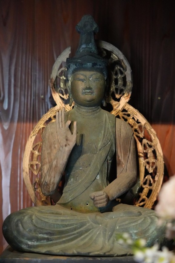 銅造聖観音菩薩坐像・銅造阿弥陀如来坐像（福井県指定文化財） ※毎年11月3日の万灯会の際に御開扉