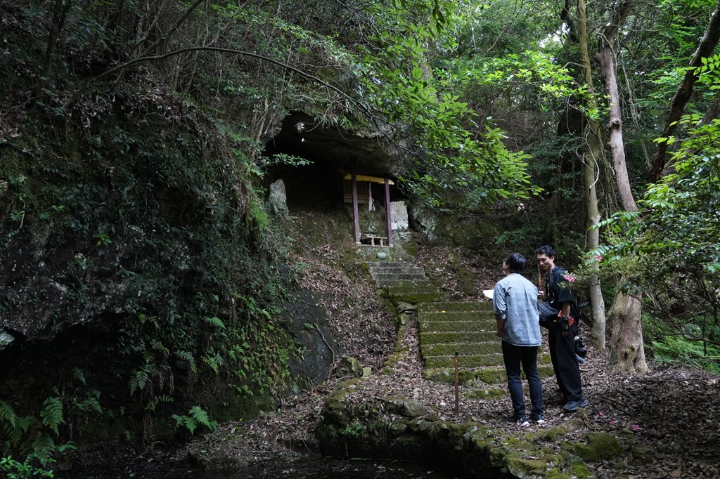 巌屋（崩落・老朽化のため、立ち入りを制限しております）