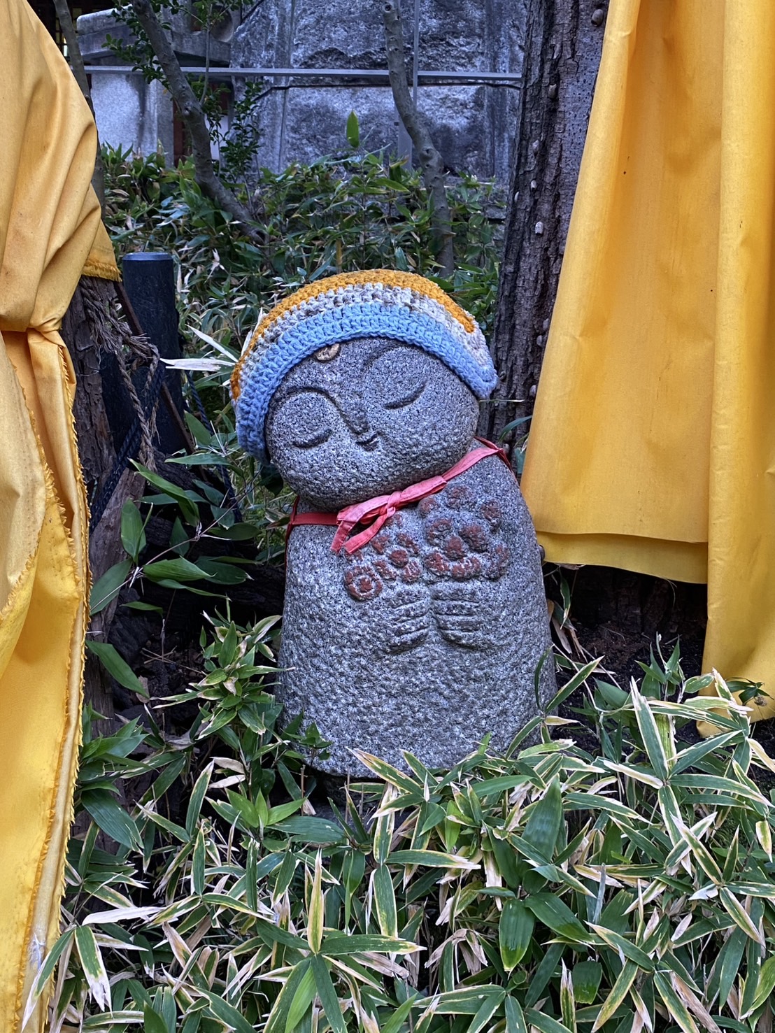 へそ石・境内におまつりされる石仏群