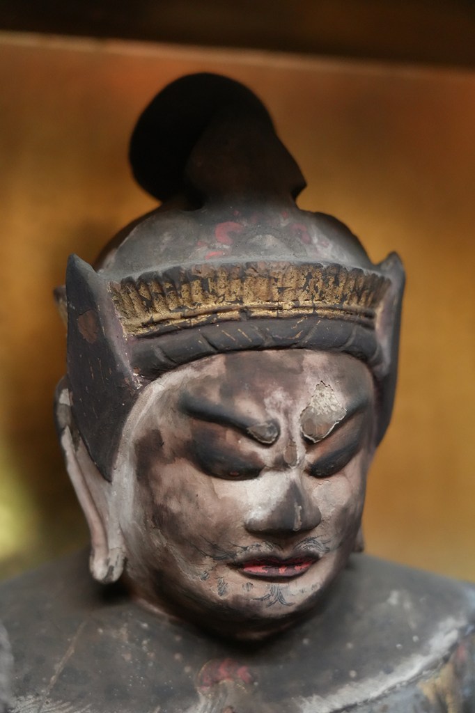 ご本尊・木造毘沙門天立像（国指定重要文化財）