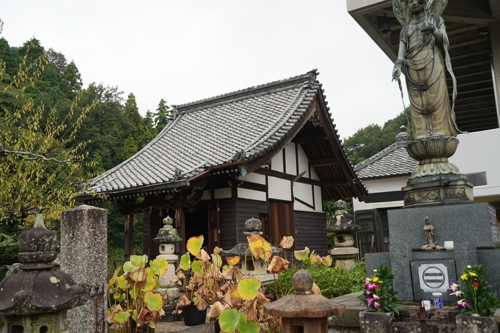 山門（四日市市指定文化財）・鐘楼・地蔵堂・聖天堂・観音堂・三十三観音