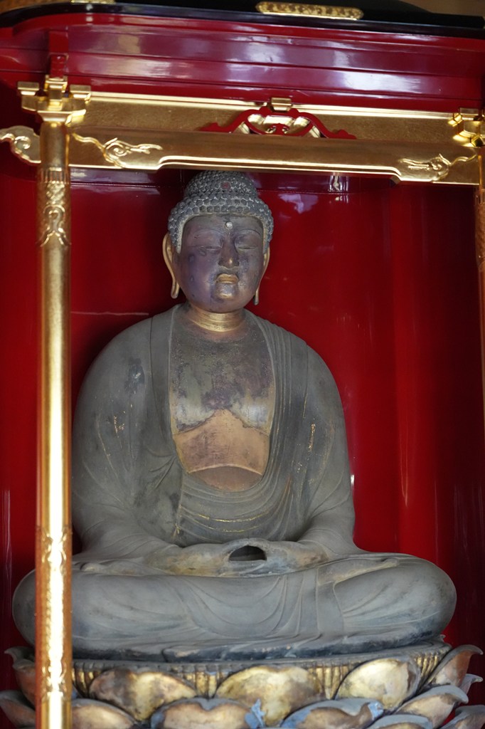 御本尊・木造阿弥陀如来坐像（国指定重要文化財）