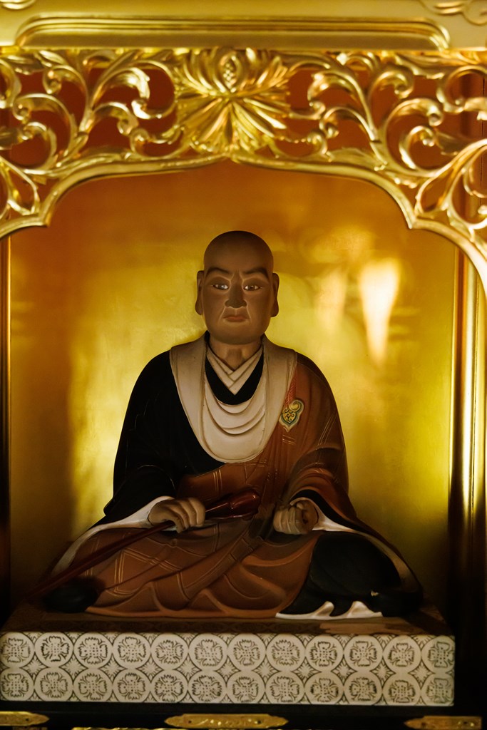 正覚坊道邃坐像