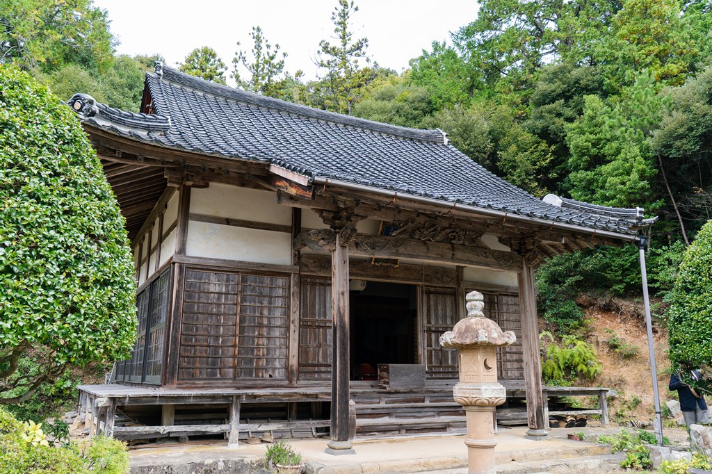 観音堂（本堂）・木造十一面観音菩薩坐像