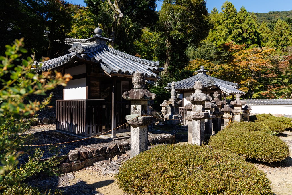 京極家墓所（国指定史跡）