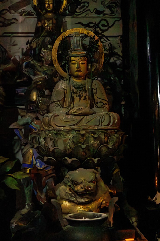 文殊菩薩騎獅像（福崎町指定文化財）