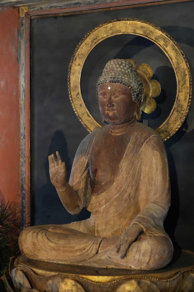 木造弥勒三尊像（国指定重要文化財）