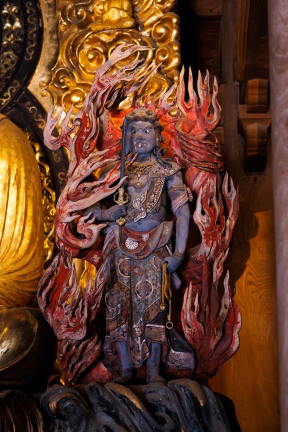 本堂におまつりされている御仏たち