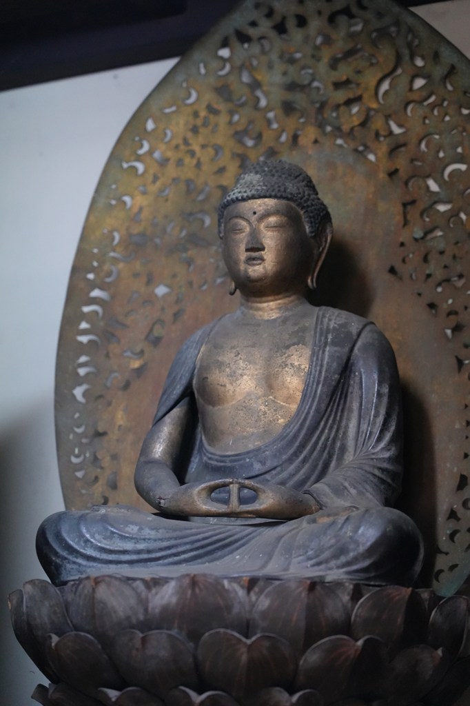 銅造不動明王坐像・銅造阿弥陀如来坐像（越前町指定文化財）