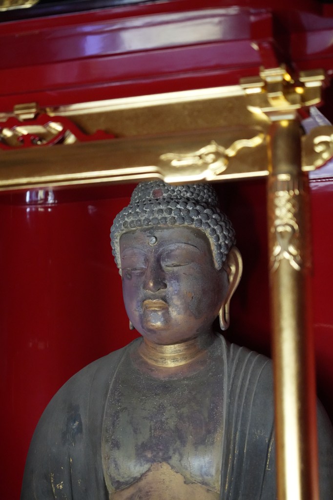 御本尊・木造阿弥陀如来坐像（国指定重要文化財）