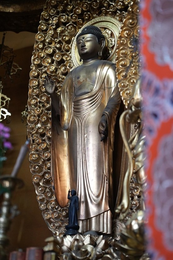 御本尊・阿弥陀如来立像