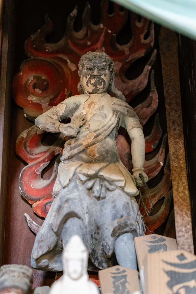 御本尊・木造十一面観音菩薩立像（熊本県指定文化財）