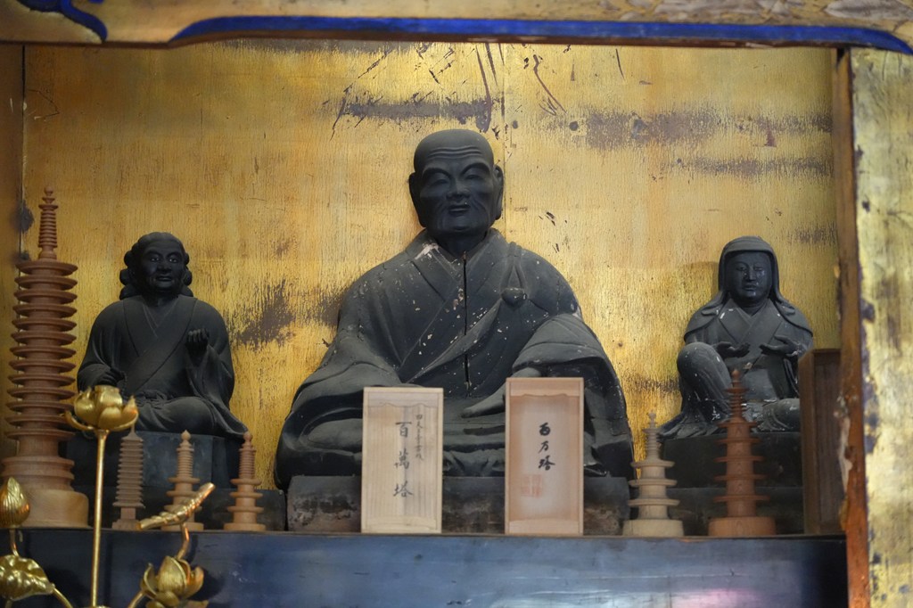 木造泰澄大師及び臥行者・浄定行者坐像