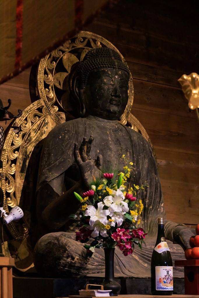 釈迦如来坐像（国指定重要文化財）