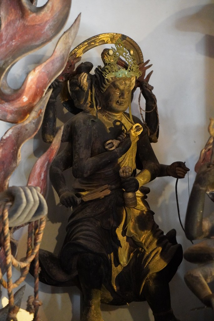 木造不動明王坐像