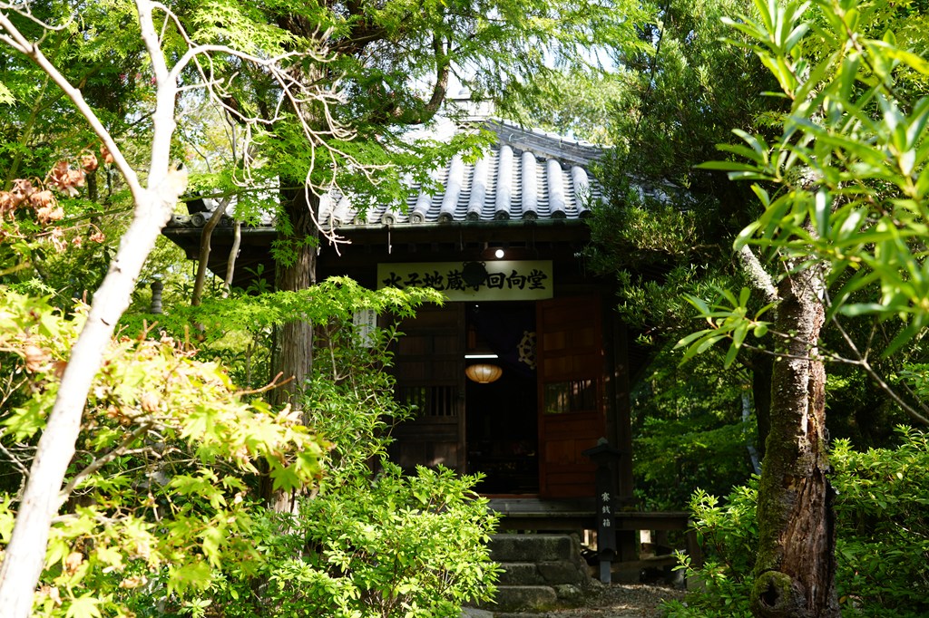 念仏堂・寿老神堂・三天堂・鐘楼・不動堂・水子地蔵回向堂・松尾寺境内（大阪府指定史蹟）