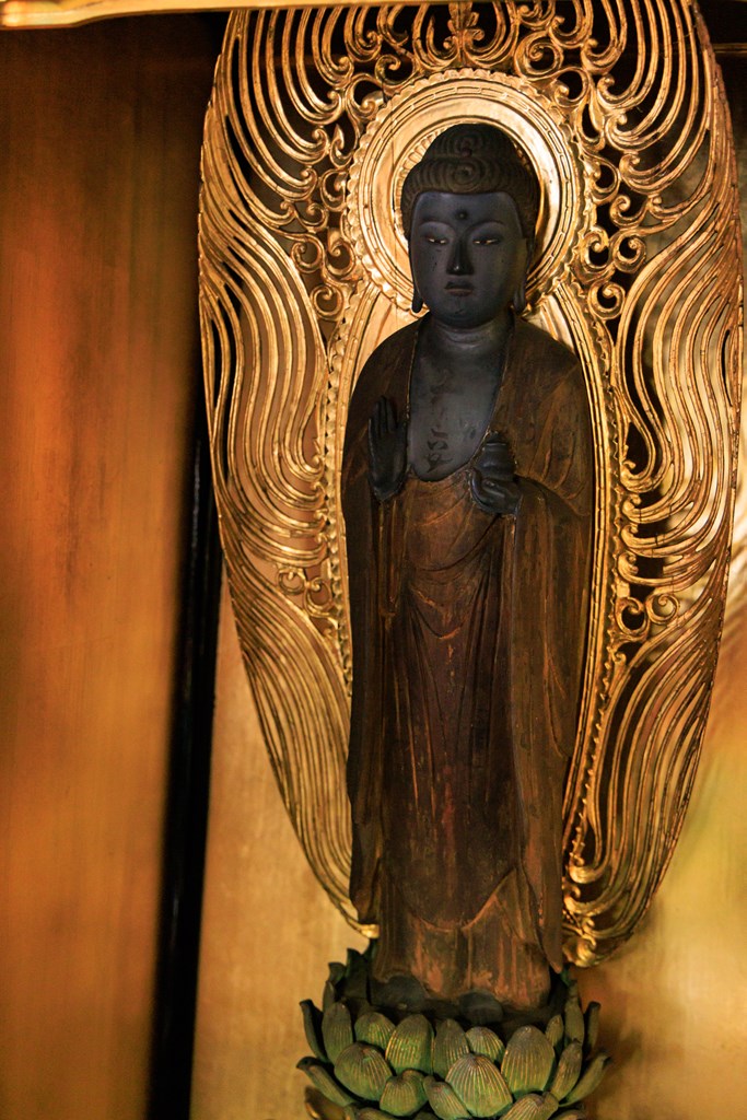 ご本尊・薬師如来立像