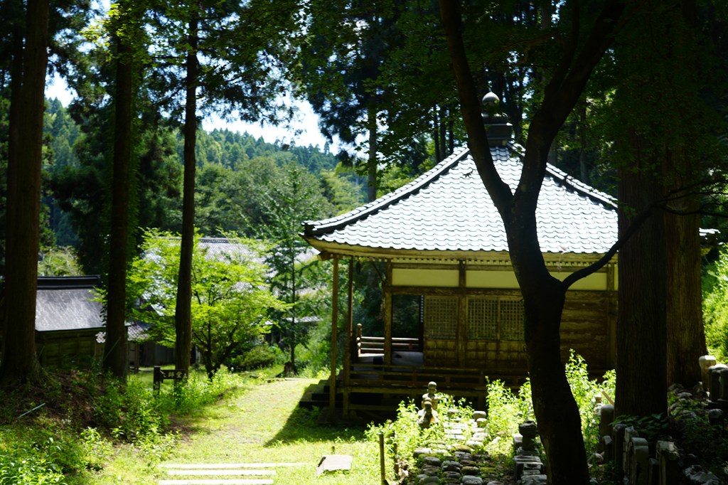 石造九重塔（国指定重要文化財）・開山堂