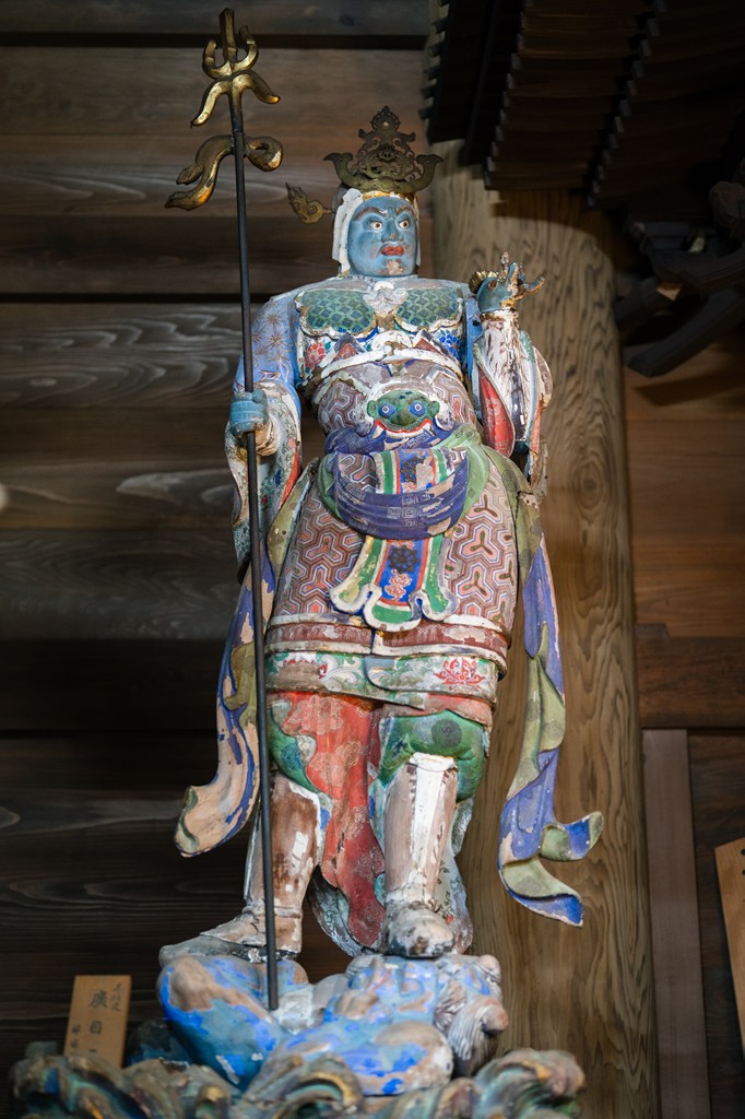 秘仏御本尊・木造四臂十一面観音菩薩立像・木造四天王立像（ともに島根県指定文化財）