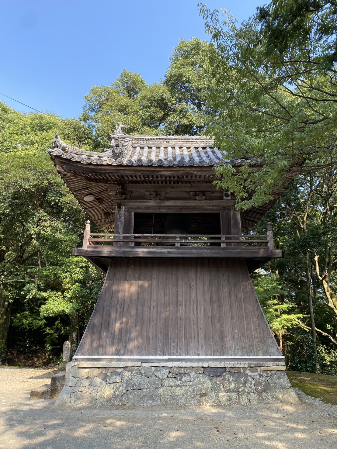 仁王門・弁天堂・奥の院・鐘楼・石灯籠（福崎町指定文化財）