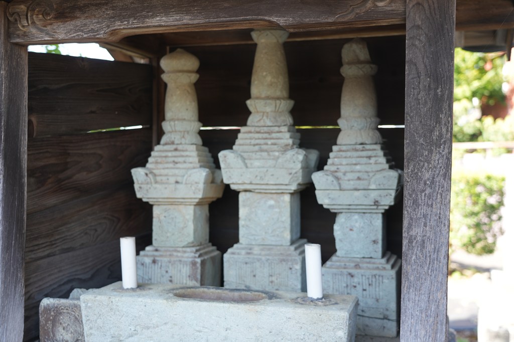 朝倉景鏡公供養塔