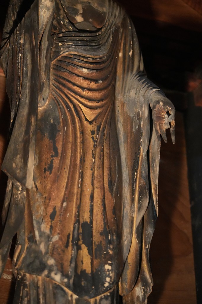 秘仏・木造釈迦如来立像（国指定重要文化財）※毎年1月18日の初観音大祭で御開扉