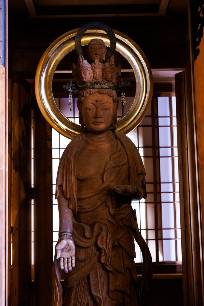 本堂におまつりされている御仏たち