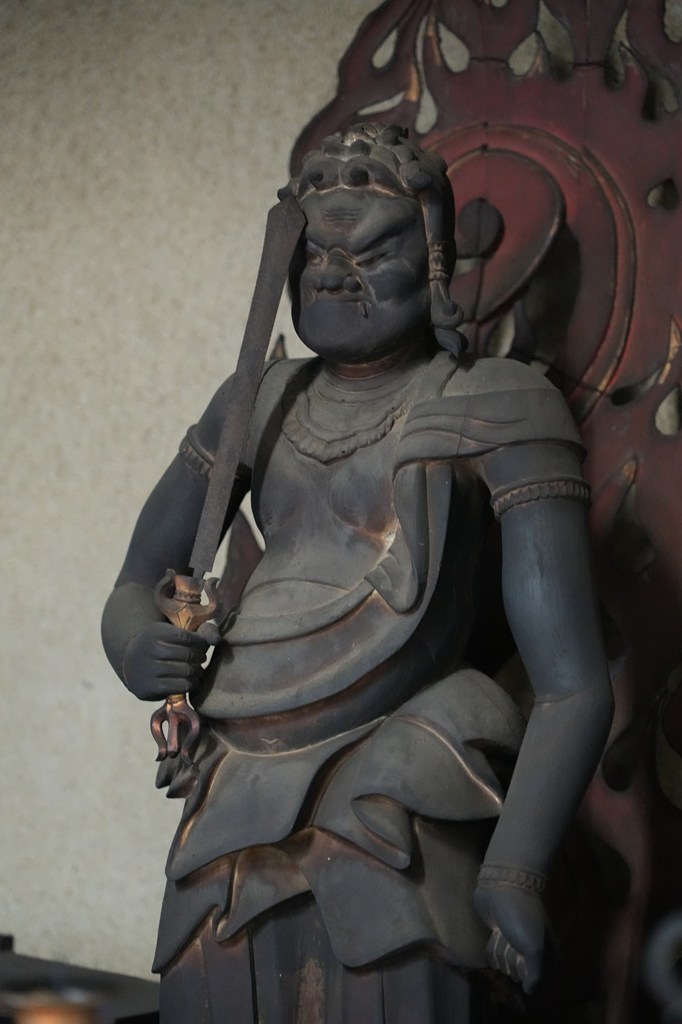 木造不動明王立像