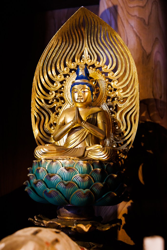 本堂におまつりされている御仏たち