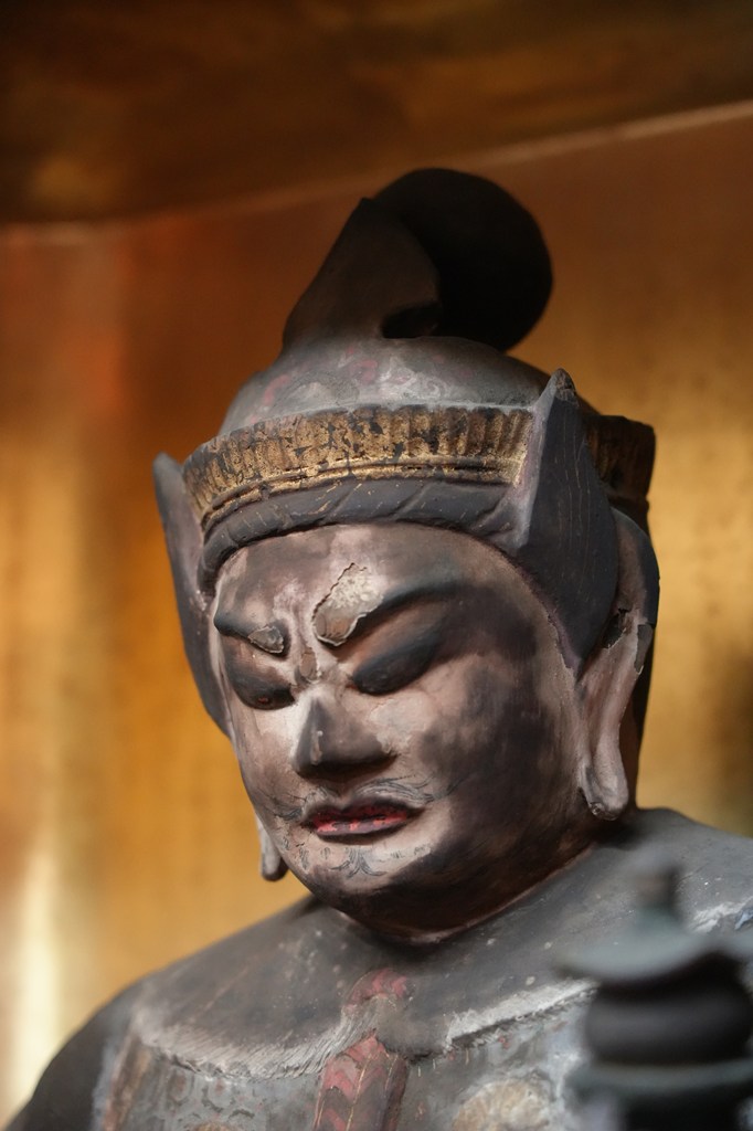 ご本尊・木造毘沙門天立像（国指定重要文化財）