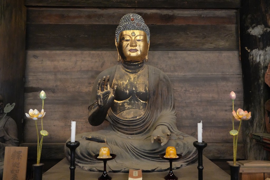 木造釈迦如来坐像