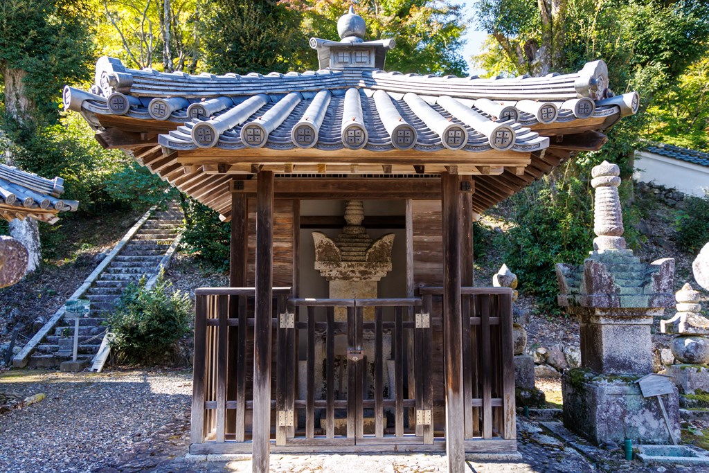 京極家墓所（国指定史跡）
