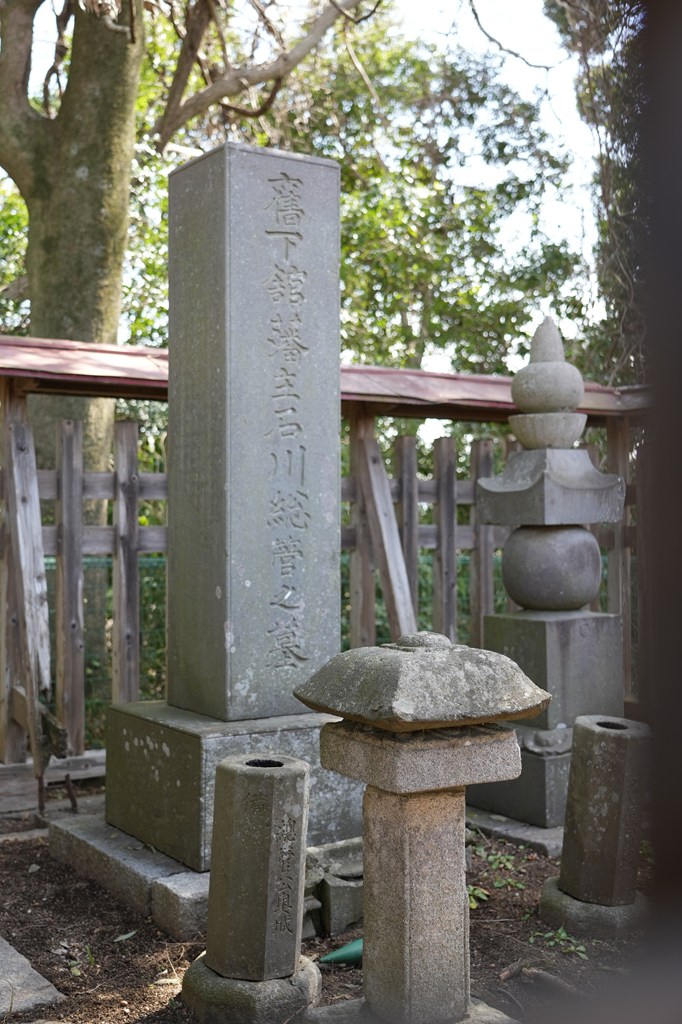 大門・下館藩主石川総管公墓所（筑西市指定史跡）