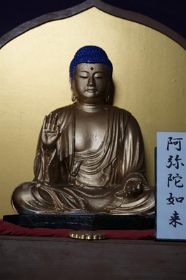 本堂におまつりされる仏様たち