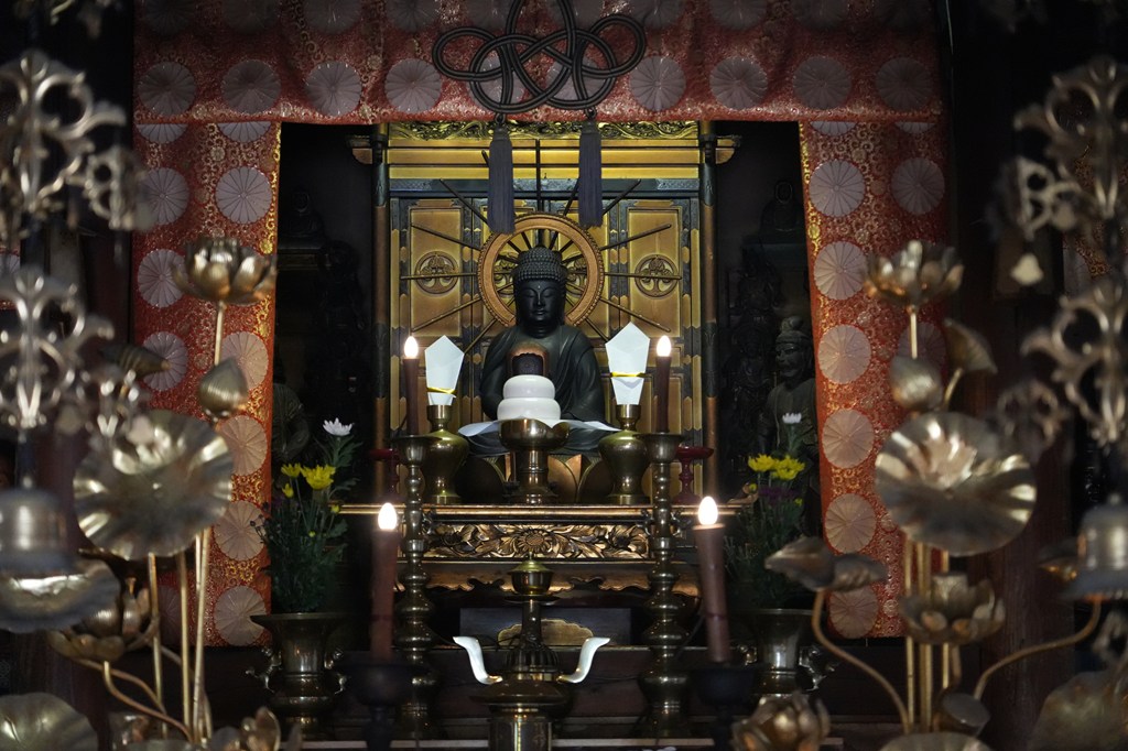 秘仏御本尊・天拝薬師如来様（50年に一度の御開扉）