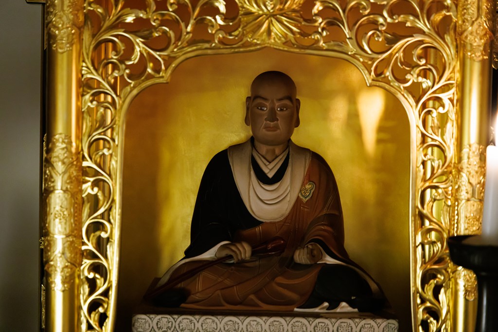 正覚坊道邃坐像