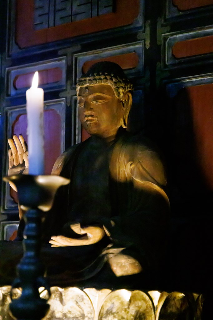 本堂におまつりされる仏さま
