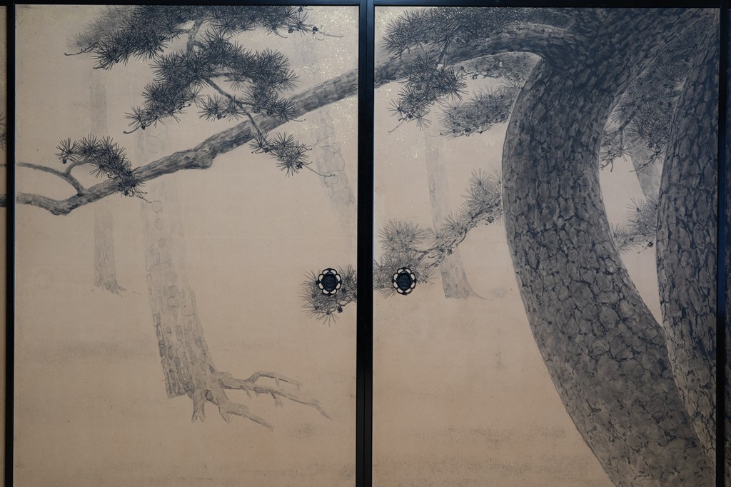 本堂を飾る襖絵・杉戸絵