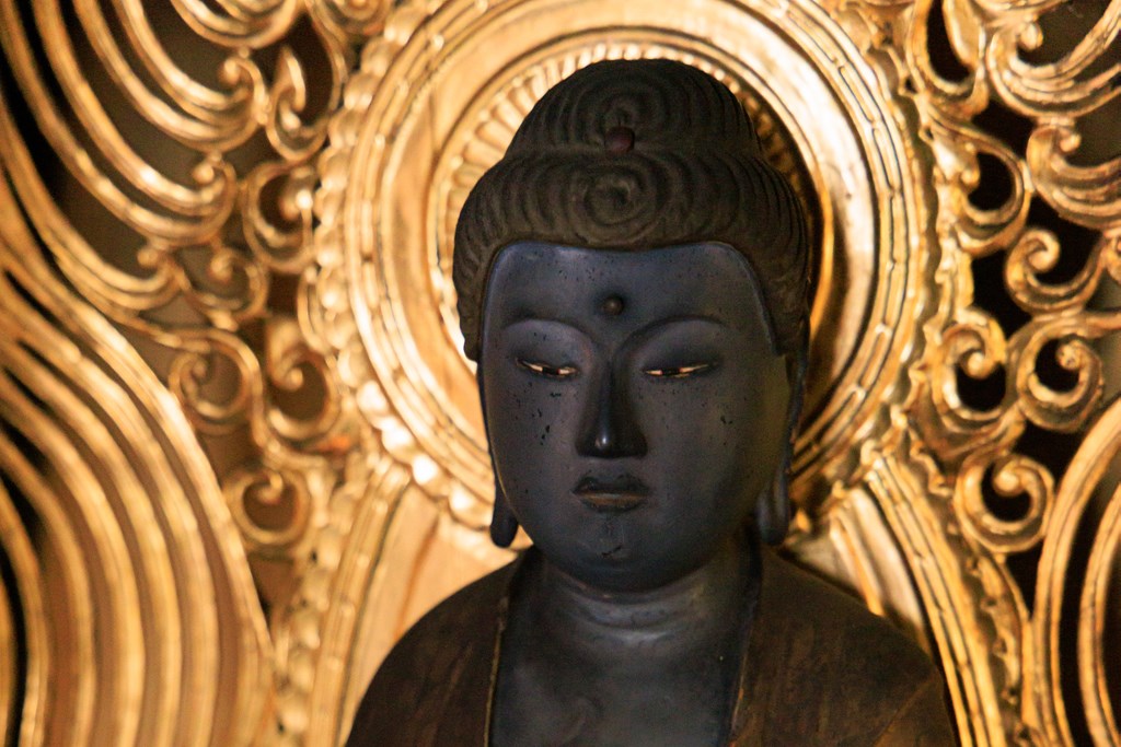 ご本尊・薬師如来立像