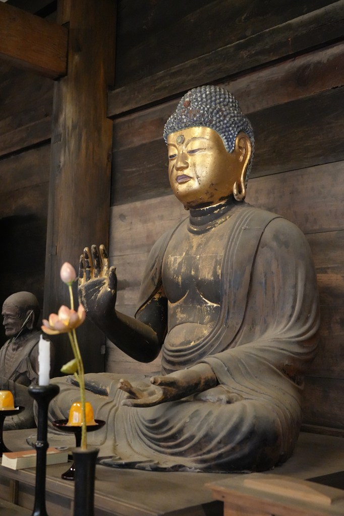 木造釈迦如来坐像