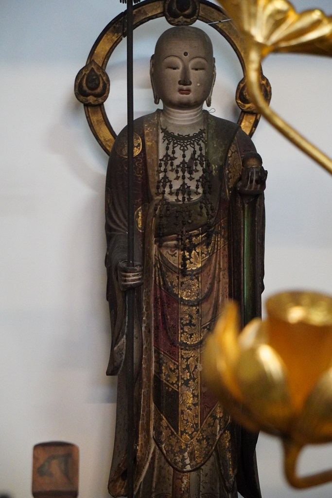 本堂におまつりされる仏様たち