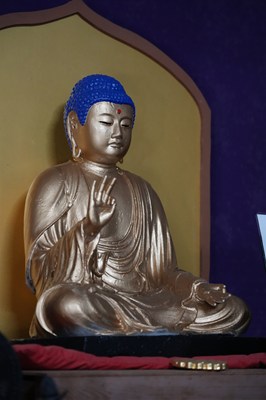 本堂におまつりされる仏様たち