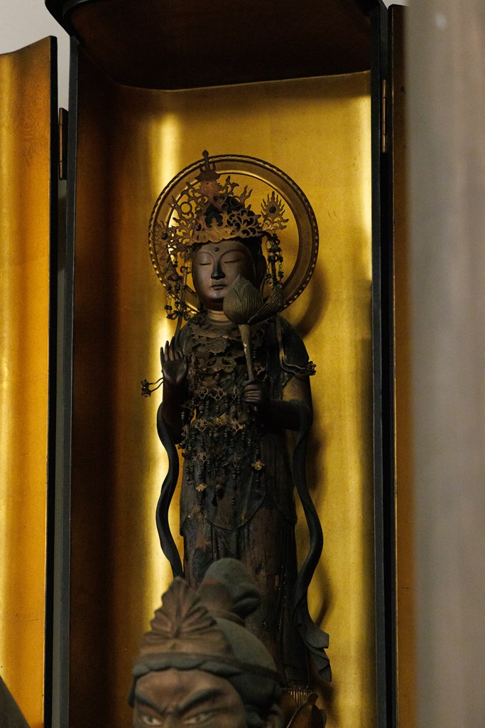 木造聖観音菩薩立像（米原市指定文化財）